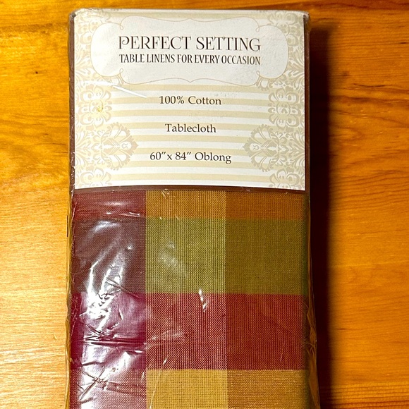 NWT perfect setting autumn tablecloth. 60x84 oblong. Never opened - Picture 1 of 4